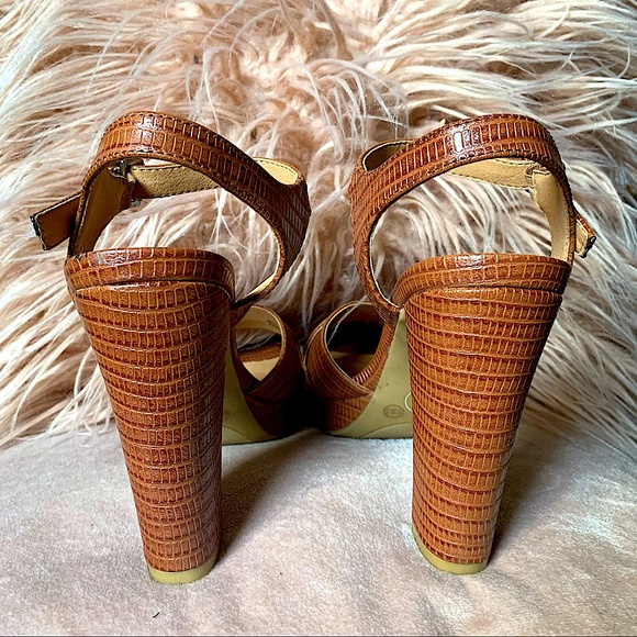 Very cute 4 inch heels! Light brown with straps size 6 .only used once! - Picture 4 of 4